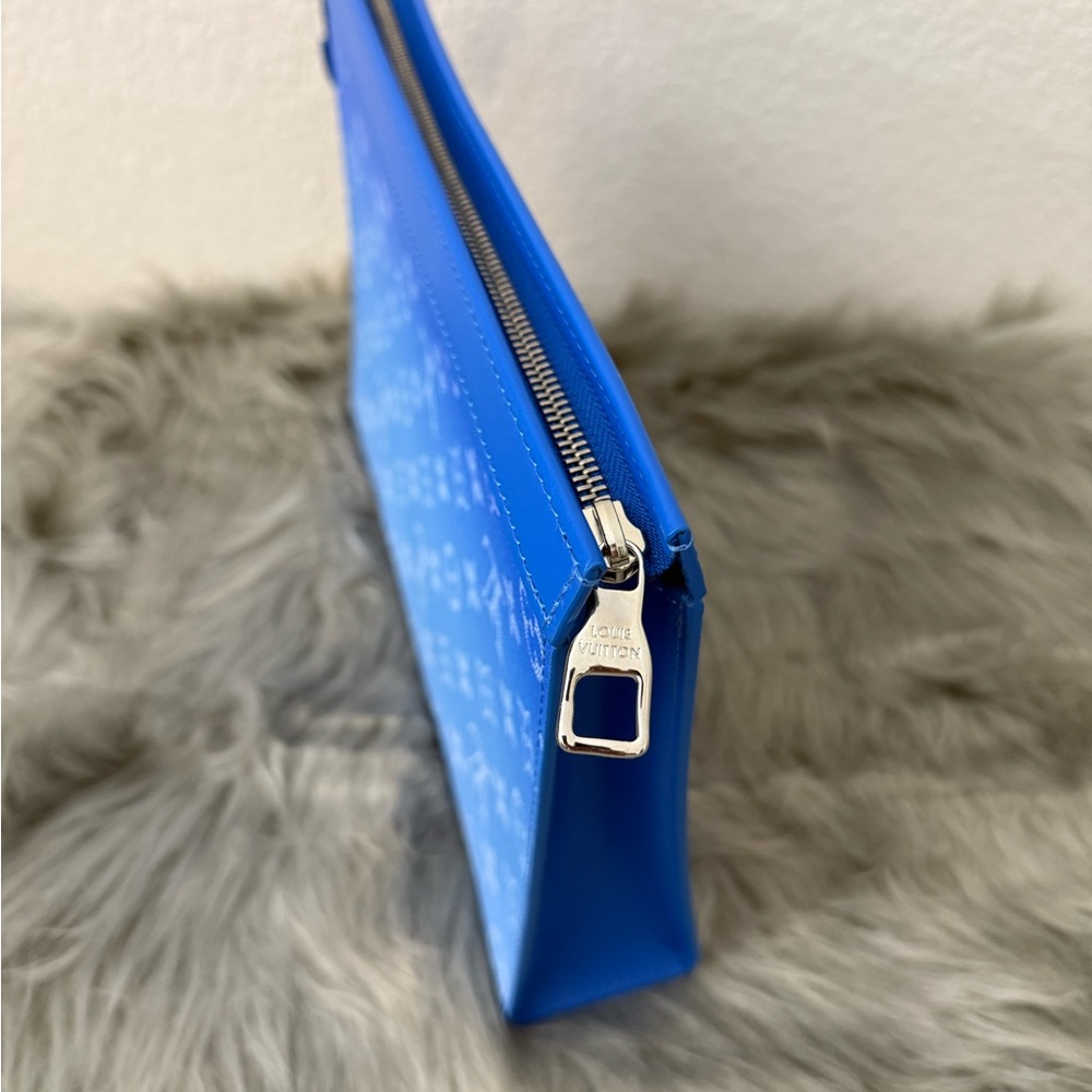 ❌❌SOLD❌❌ Louis Vuitton Blue Cloud Monogram limited edition Clutch - Picture 5 of 13